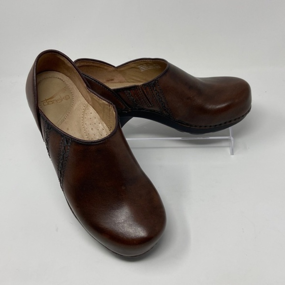 Dansko Sienna Brush Off Brown Clogs 
SIZE 38 (7.5-8US Size) Excellent Condition
